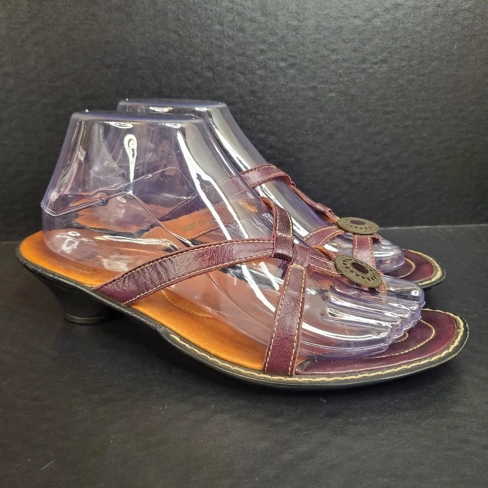 THINK! Sandals US 7.5 EU 38 Womens Maroon Leather Thong Kitten Heel Strappy Shoe